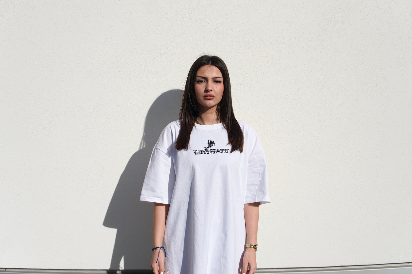 LEVNTATE / Flower-Drop Oversize T-Shirt (weiß)