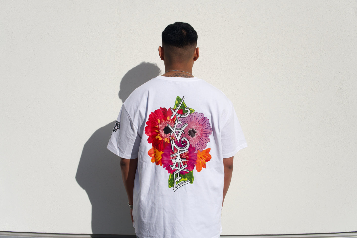 LEVNTATE / Flower-Drop Oversize T-Shirt (weiß)