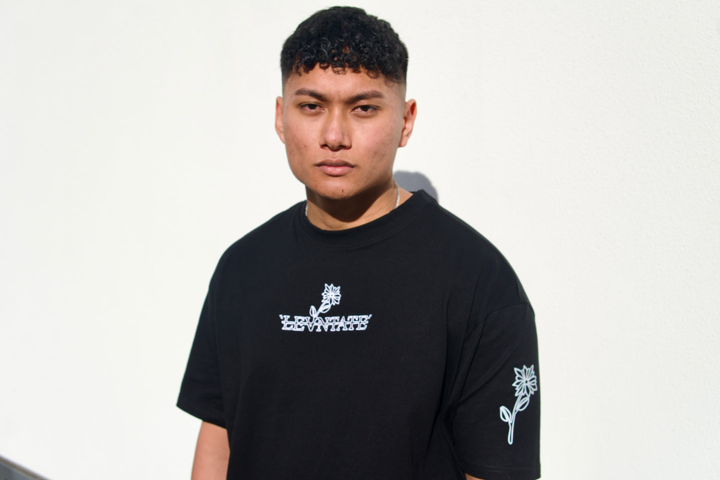 LEVNTATE / Flower-Drop Oversize T-Shirt (schwarz)