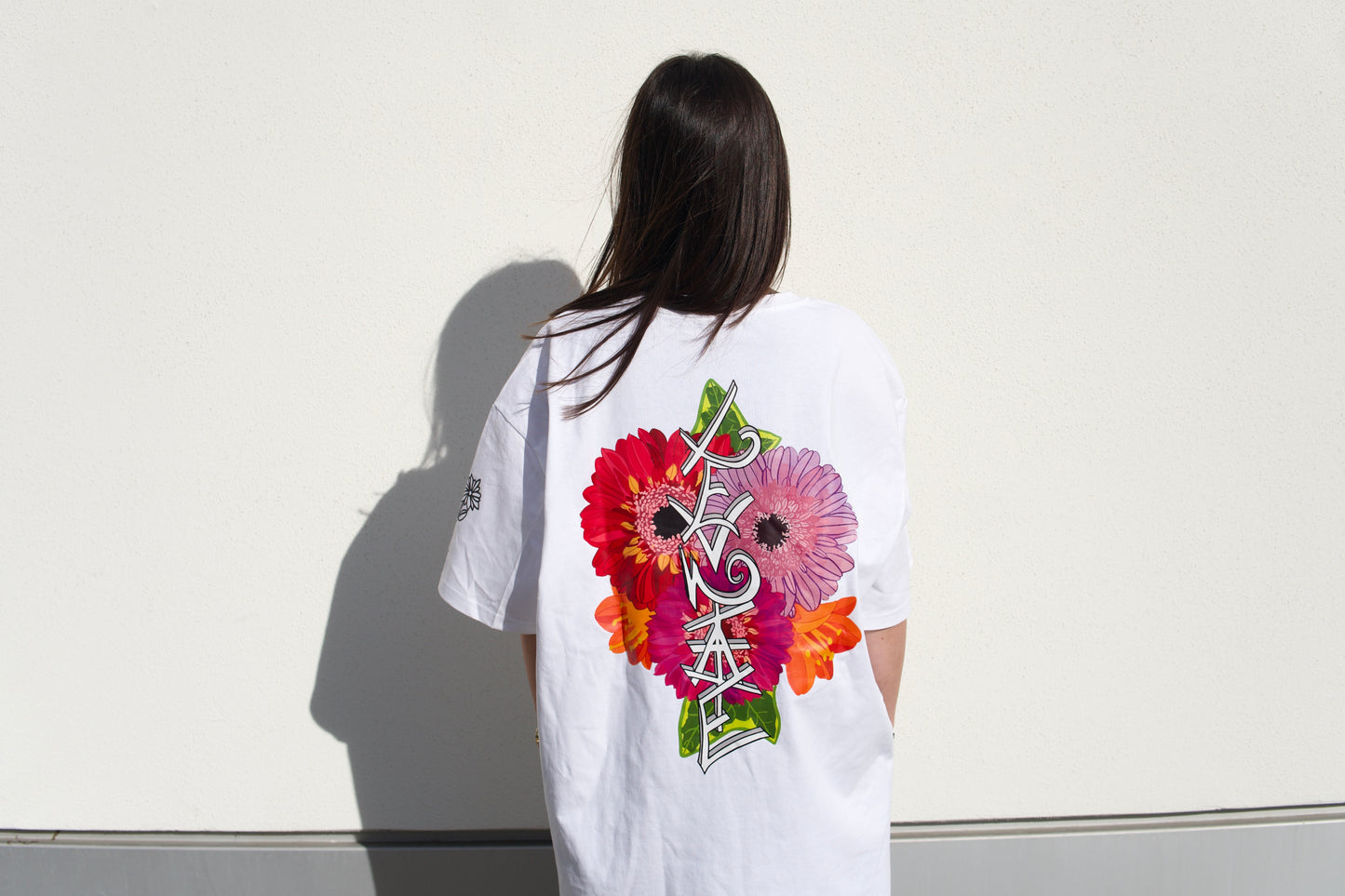 LEVNTATE / Flower-Drop Oversize T-Shirt (weiß)